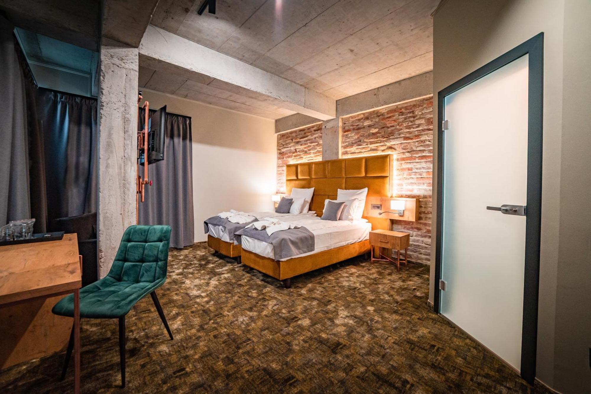 Mustang Boutique Rooms 오라데아 외부 사진